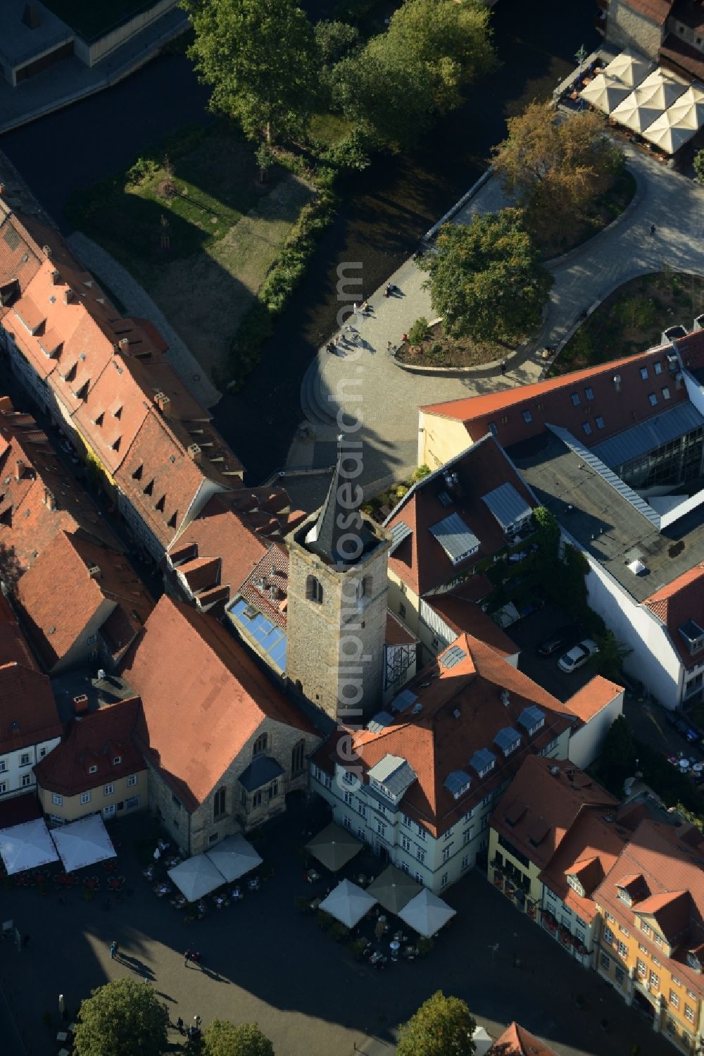 Aerial photograph Erfurt - Tower building on Kraemerbruecke and Wenigemarkt - the rest of the former historic city walls in Erfurt in the state Thuringia