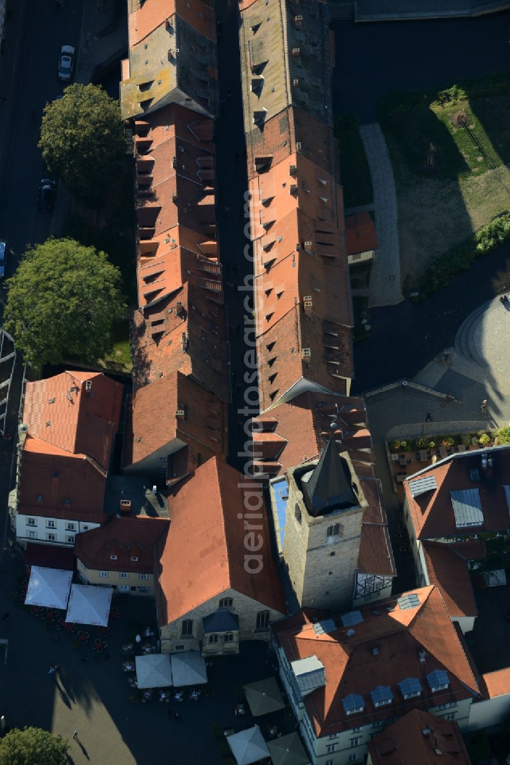 Aerial image Erfurt - Tower building on Kraemerbruecke and Wenigemarkt - the rest of the former historic city walls in Erfurt in the state Thuringia