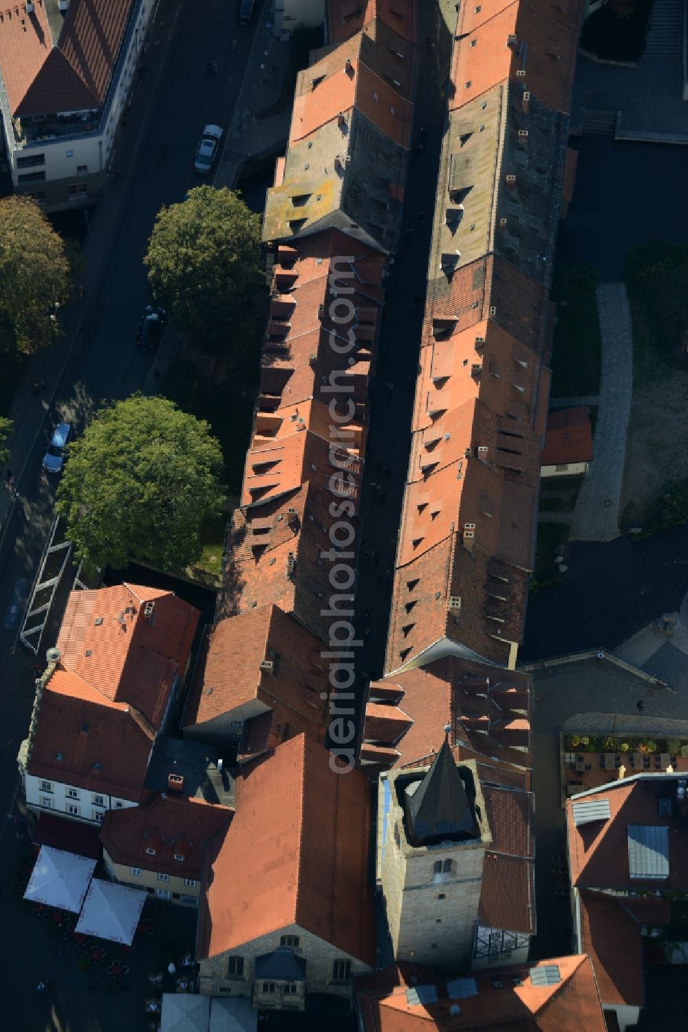 Aerial photograph Erfurt - Tower building on Kraemerbruecke and Wenigemarkt - the rest of the former historic city walls in Erfurt in the state Thuringia