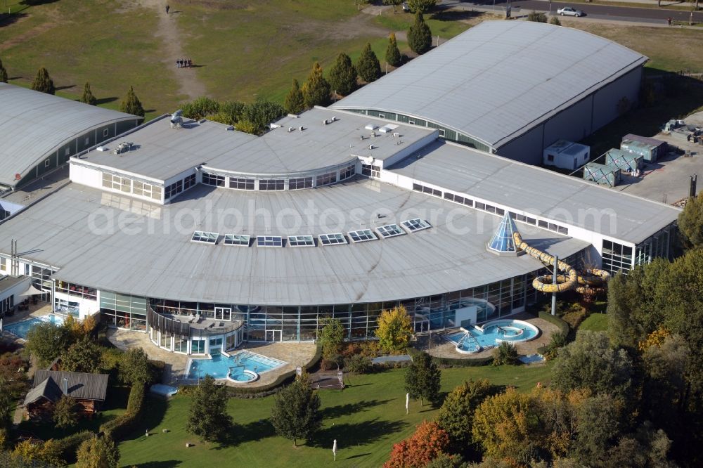 Aerial image Oranienburg - Spa and swimming pools at the swimming pool of the leisure facility TURM ErlebnisCity in Oranienburg in the state Brandenburg