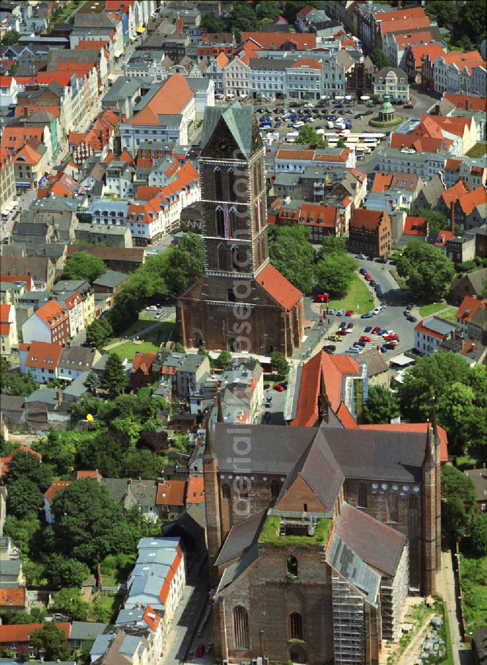 Aerial image Wismar - Blick auf die historische Altstadt mit dem fragmentarisch erhaltenen Turm der Marienkirche. View of the historic Old Town with the fragmentary tower of St Mary's.