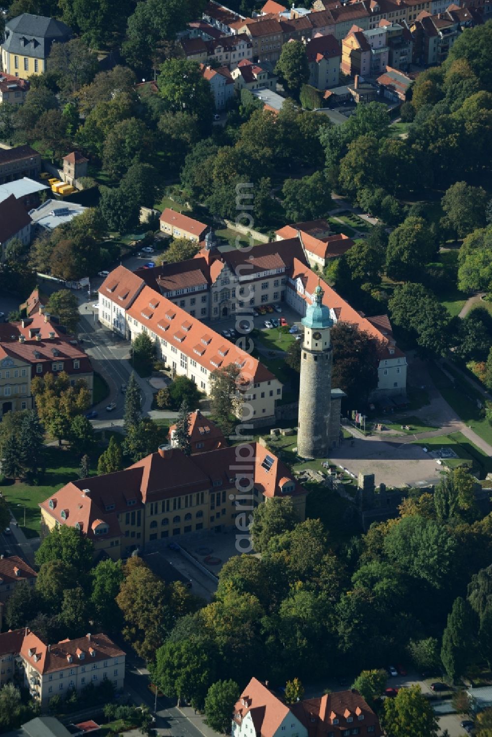 Aerial photograph Arnstadt - Tower and remains of the ruins of the palace grounds of the former castle Schlossruine Neideck in Arnstadt in the state Thuringia