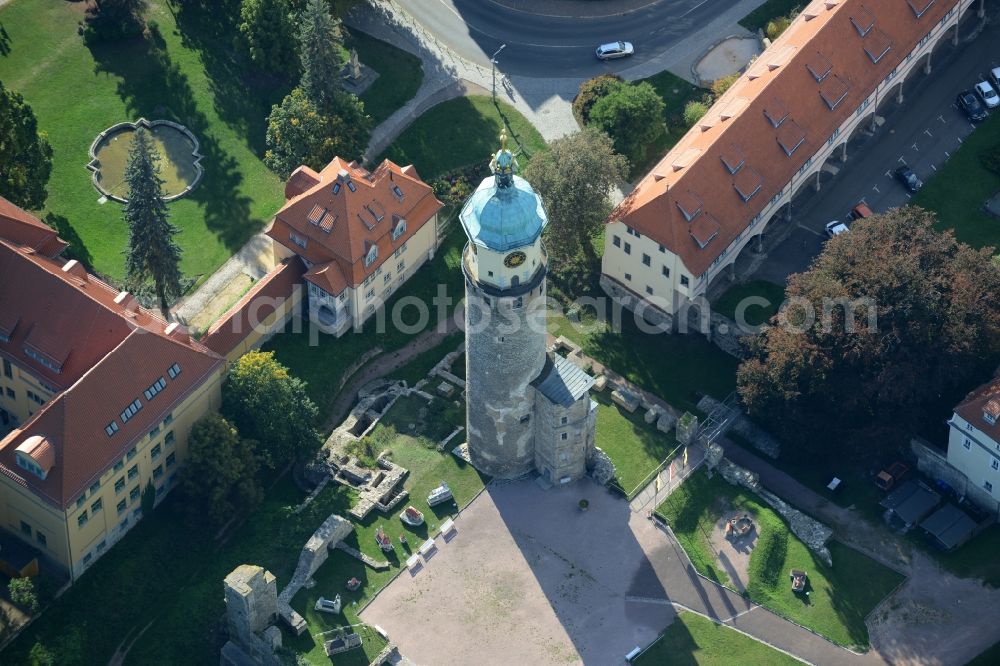 Aerial photograph Arnstadt - Tower and remains of the ruins of the palace grounds of the former castle Schlossruine Neideck in Arnstadt in the state Thuringia