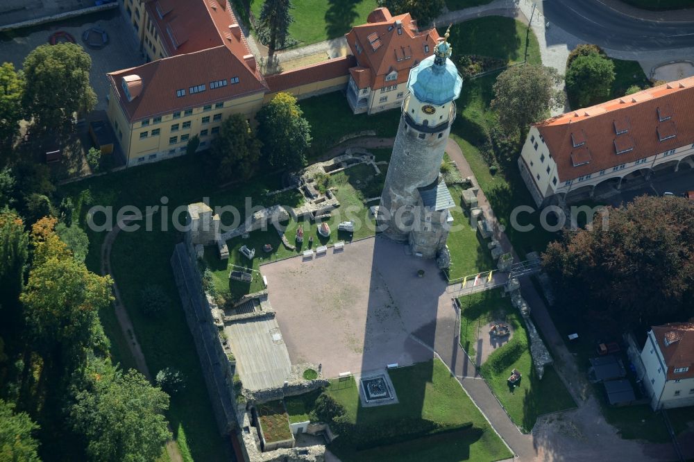 Arnstadt from the bird's eye view: Tower and remains of the ruins of the palace grounds of the former castle Schlossruine Neideck in Arnstadt in the state Thuringia