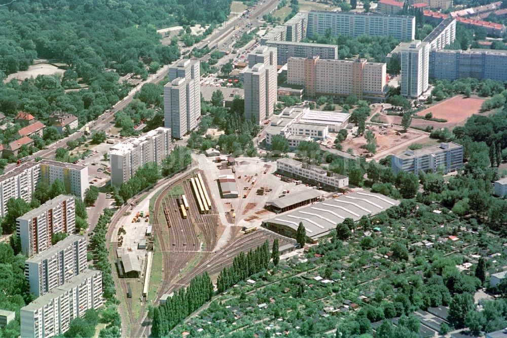 Berlin from above - The subway maintenance workshop Friedrichsfelde in Berlin-Lichtenberg had after its completion, the modern subway cars hall. Here especially the trains of the subway Line 5 to be serviced