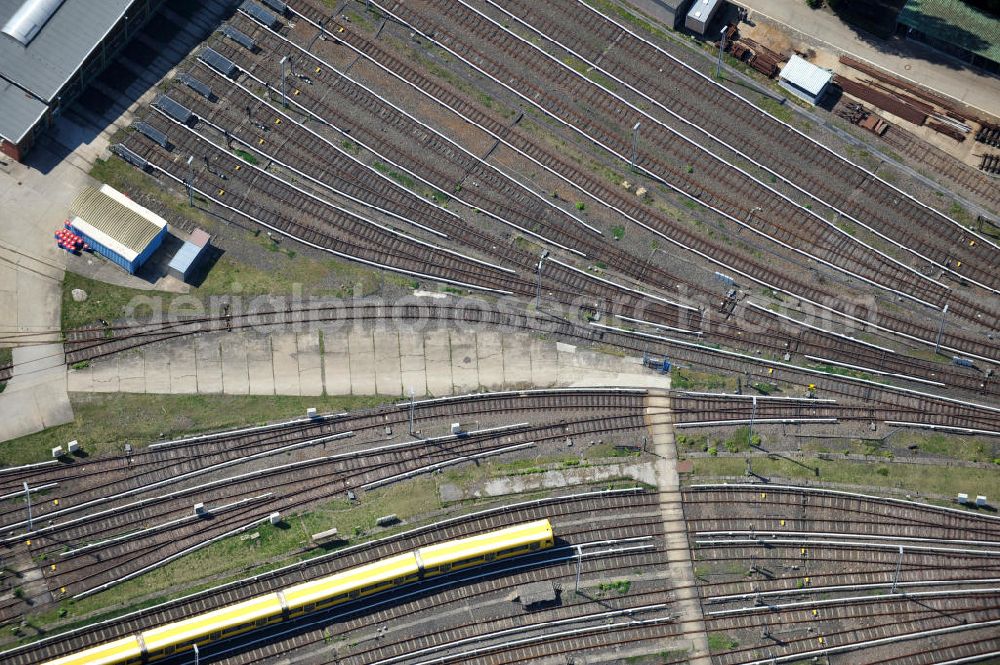 Berlin-Friedrichsfelde from the bird's eye view: Gleisanlagen der U-Bahn Betriebswerkstatt Friedrichsfelde in Lichtenberg. Underground rail systems operating workshop Friedrichsfelde in Lichtenberg.