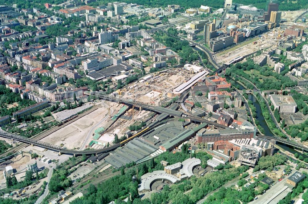 Berlin from the bird's eye view: View of aboveground metro station Gleisdreieck in Berlin - Kreuzberg. The area surrounding the railway station was developed into a city park