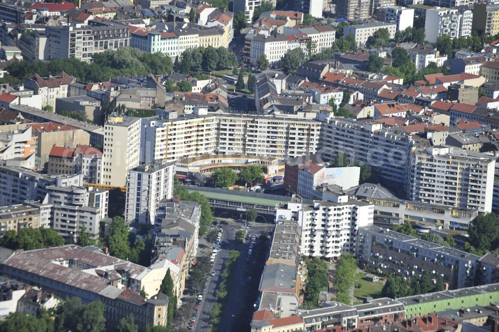 Berlin from the bird's eye view: The Underground train station Kottnusser Tor is surrounded by the library Adalbertstreet and the Kreuzberg Merkezi, the centre of the district