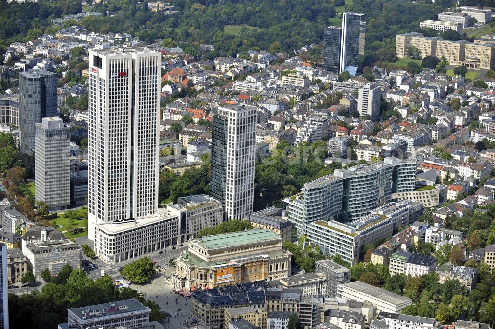 Frankfurt am Main from the bird's eye view: Blick über Frankfurt-Westend mit dem UBS-Tower, dem Park Tower, der Alten Oper und der Frankfurter Welle (v.l.n.r.). View over Frankfurt-Westend with the UBS Tower, Park Tower, the Old Opera Frankfurt and the complex Die Welle (from left to right).