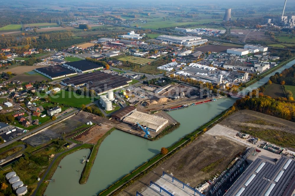 Hamm from the bird's eye view: Harbor of Uentrop on Datteln-Hamm-Canal and commercial area Zollstrasse in Hamm in the state of North Rhine-Westphalia