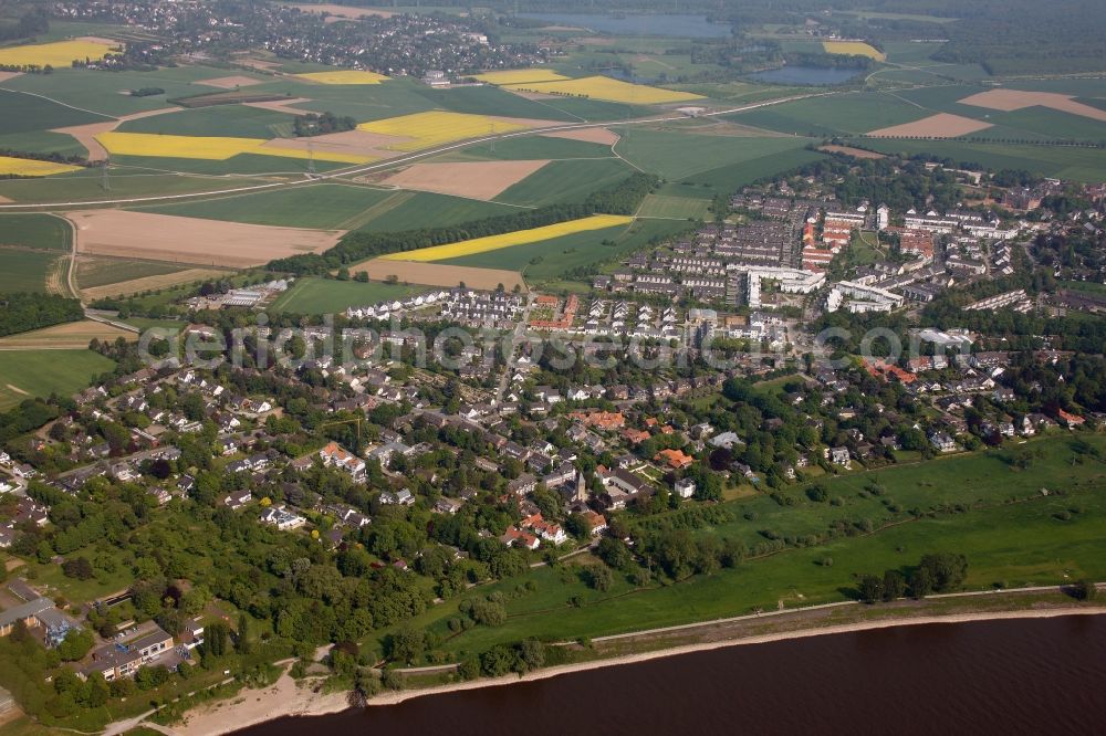 Düsseldorf from the bird's eye view: View of the shore of the river Rhine in Duesseldorf in the state North Rhine-Westphalia