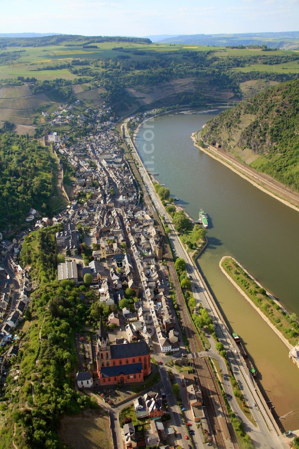 Aerial photograph Oberwesel - View of the bank of the river Rhine in Oberwesel in the state of Rhineland-Palatinate