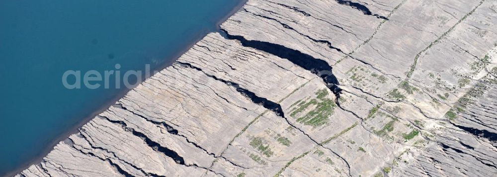 Großräschen from the bird's eye view: Blick auf Ufer - Landschaften am entstehenden Ilse-See im früheren, nunmehr gefluteten Tagebau Meuro. Der ehemalige Braunkohletagebau der Lausitzer und Mitteldeutsche Bergbau- und Verwaltungsgesellschaft mbH (LMBV) errichtete hier den 771 Hektar großen Ilsesee als den letzten in einer Reihe von 28 künstlichen Seen im Lausitzer Revier. The Ilse lake in the former mining Meuro.