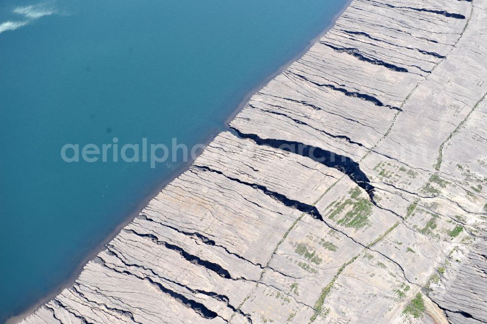 Aerial image Großräschen - Blick auf Ufer - Landschaften am entstehenden Ilse-See im früheren, nunmehr gefluteten Tagebau Meuro. Der ehemalige Braunkohletagebau der Lausitzer und Mitteldeutsche Bergbau- und Verwaltungsgesellschaft mbH (LMBV) errichtete hier den 771 Hektar großen Ilsesee als den letzten in einer Reihe von 28 künstlichen Seen im Lausitzer Revier. The Ilse lake in the former mining Meuro.