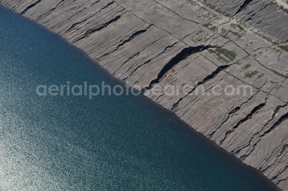 Großräschen from the bird's eye view: Blick auf Ufer - Landschaften am entstehenden Ilse-See im früheren, nunmehr gefluteten Tagebau Meuro. Der ehemalige Braunkohletagebau der Lausitzer und Mitteldeutsche Bergbau- und Verwaltungsgesellschaft mbH (LMBV) errichtete hier den 771 Hektar großen Ilsesee als den letzten in einer Reihe von 28 künstlichen Seen im Lausitzer Revier. The Ilse lake in the former mining Meuro.