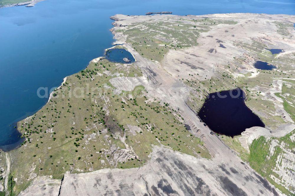 Aerial image Großräschen - Blick auf Ufer - Landschaften am entstehenden Ilse-See im früheren, nunmehr gefluteten Tagebau Meuro. Der ehemalige Braunkohletagebau der Lausitzer und Mitteldeutsche Bergbau- und Verwaltungsgesellschaft mbH (LMBV) errichtete hier den 771 Hektar großen Ilsesee als den letzten in einer Reihe von 28 künstlichen Seen im Lausitzer Revier. The Ilse lake in the former mining Meuro.