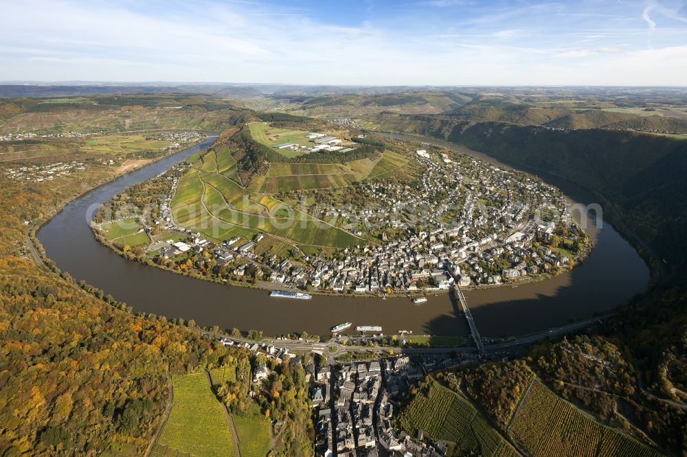 Traben-Trarbach from above - The banks of the Moselle River valley on the Moselle in Traben-Trarbach in Rhineland-Palatinate