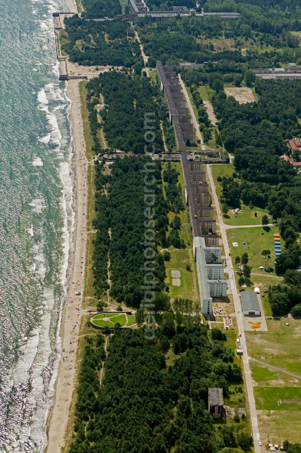 Aerial photograph Prora - View of the shore of the Baltic Sea in Prora on the island Ruegen in Mecklenburg-West Pomerania