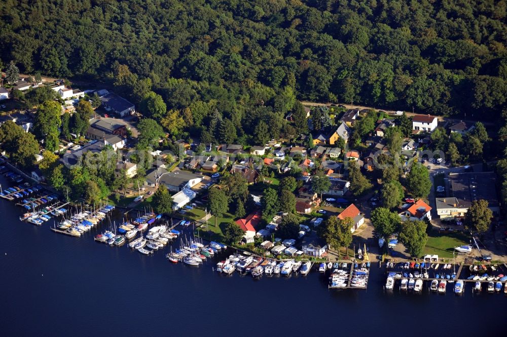 Aerial photograph Berlin OT Tegel - View of the bank of te Tegeler See in the district of Tegel in Berlin