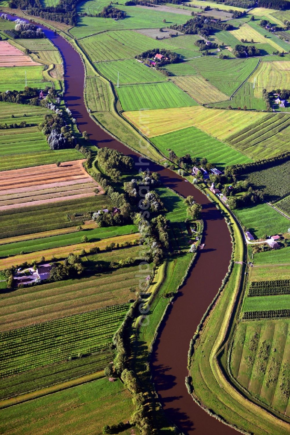 Großenwörden from the bird's eye view: Shore course of the river Oste on fields at Großenwörden in Lower Saxony