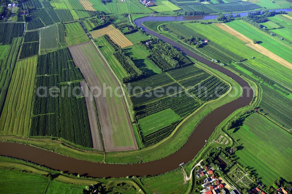 Großenwörden from the bird's eye view: Shore course of the river Oste on fields at Großenwörden in Lower Saxony