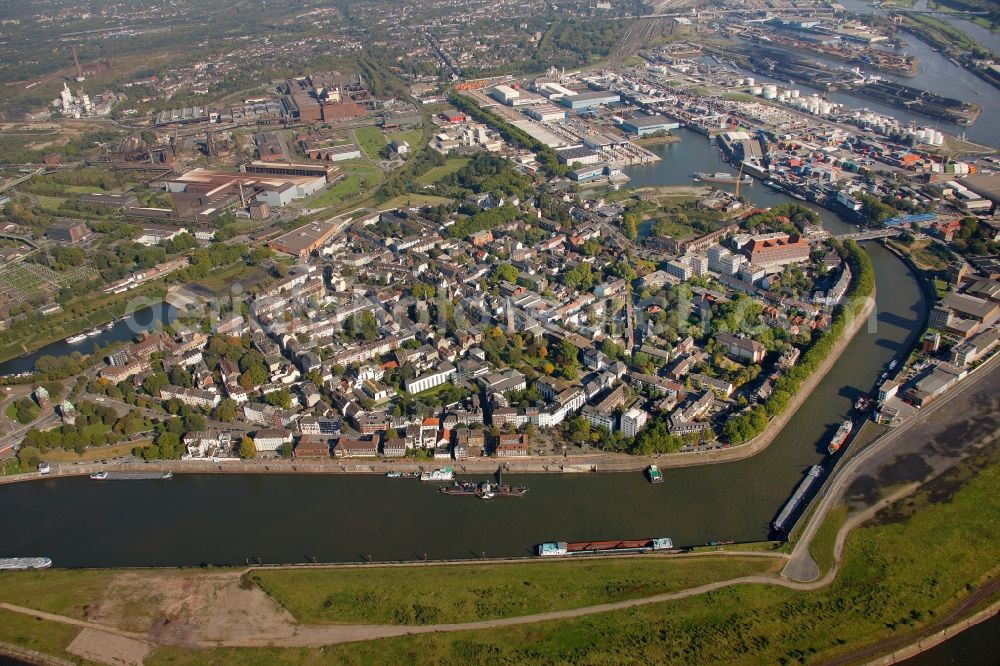 Duisburg from the bird's eye view: View of the bank of the river Ruhr in the district Ruhrort in Duisburg in the state North Rhine-Westhalia