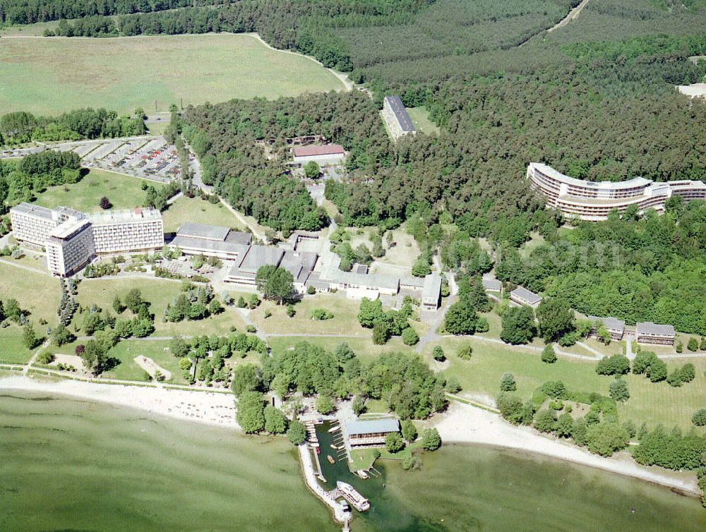 Aerial image Klink / MV - Uferbereich der Müritz bei Klink mit Hotelneubauten und der Müritz Klinik (rechts im Bild) in Klink..