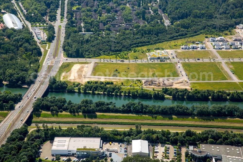 Aerial image Gelsenkirchen - Shore area of the Rhine-Herne Canal at development area - site of the former Graf Bismarck colliery in Gelsenkirchen in North Rhine-Westphalia