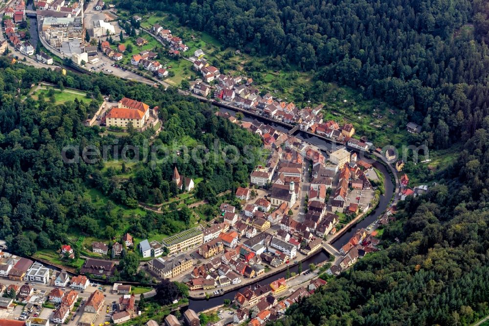 Aerial image Neuenbürg - Curved loop of the riparian zones on the course of the river of Altstadt in Neuenbuerg in the state Baden-Wurttemberg, Germany