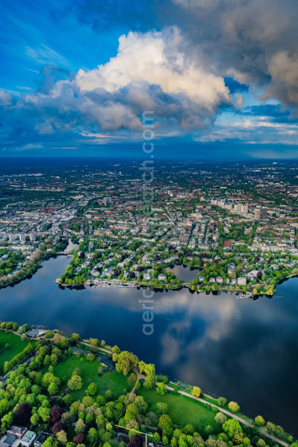 Aerial image Hamburg - Riverside areas of the Outer Alster with cloud reflections in the district of Uhlenhorst in Hamburg, Germany