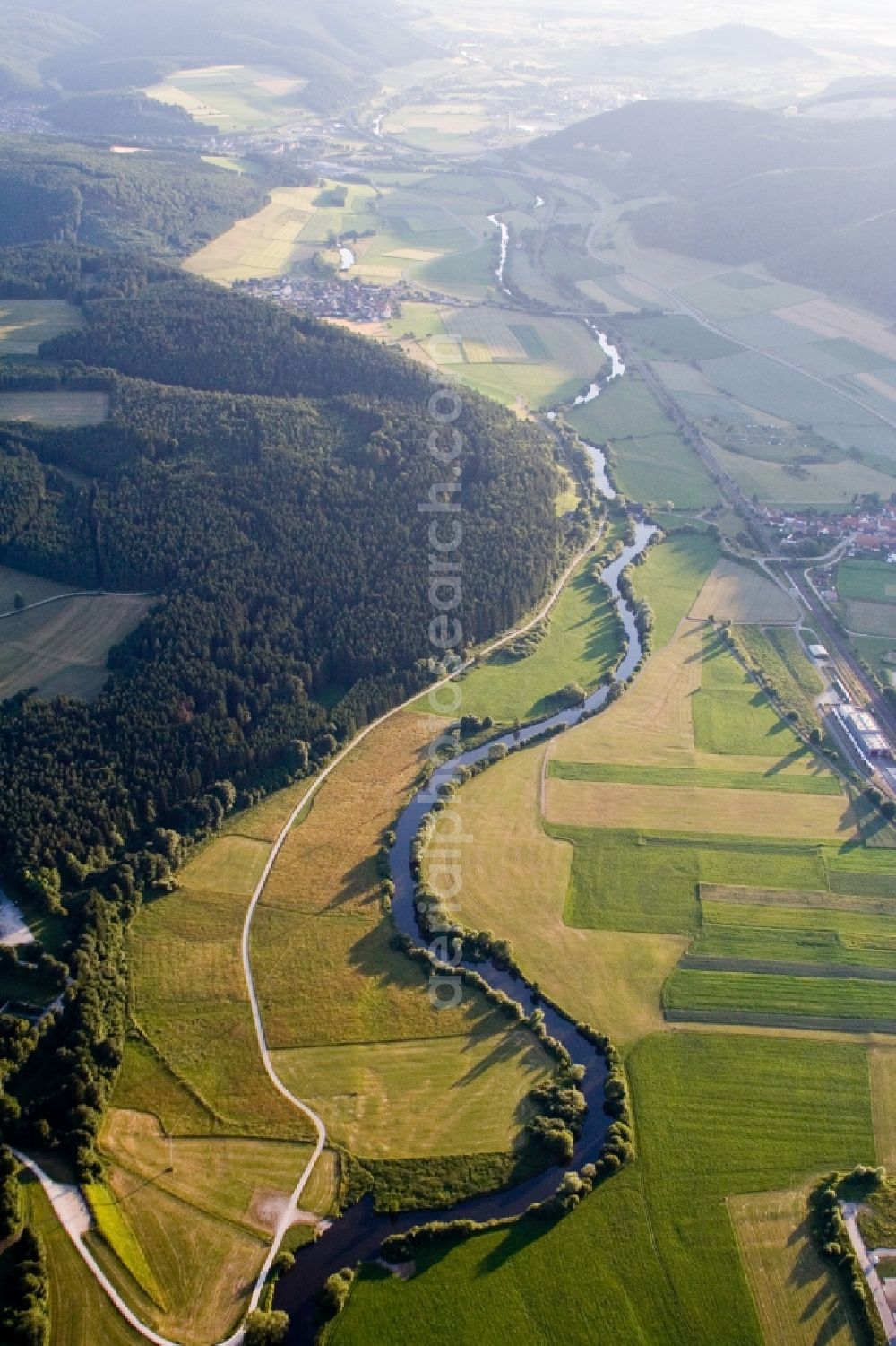 Immendingen from the bird's eye view: Curved loop of the riparian zones on the course of the river of the river Danube in Immendingen in the state Baden-Wuerttemberg