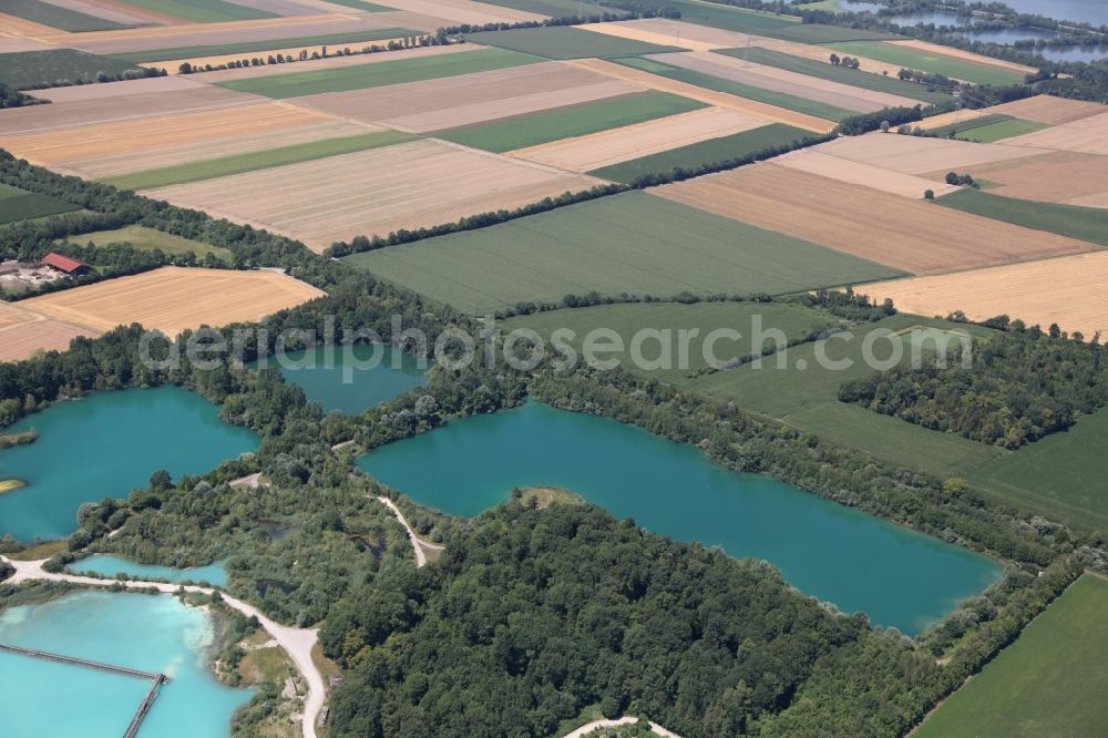 Aerial photograph Pliening - Riparian areas on the lake area of a lake near Pliening in the state Bavaria