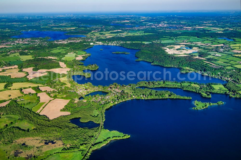 Timmdorf from the bird's eye view: Riparian areas on the lake area of Behler lake in Timmdorf in the state Schleswig-Holstein, Germany