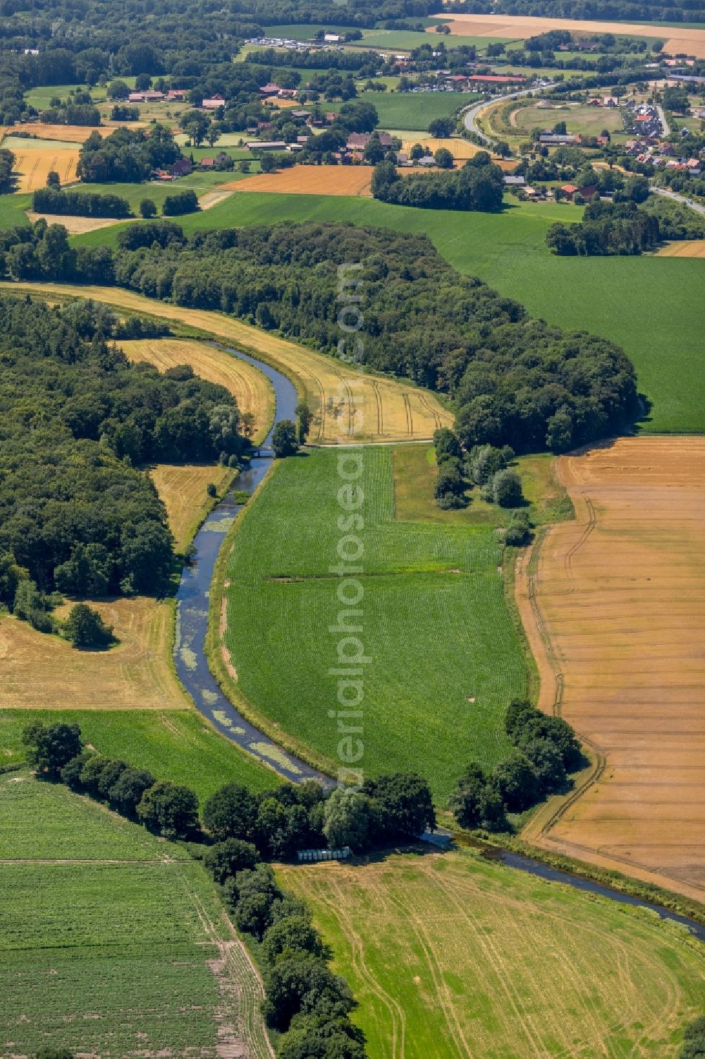 Aerial photograph Westbevern - Curved loop of the riparian zones on the course of the river of Bever in Westbevern in the state North Rhine-Westphalia, Germany