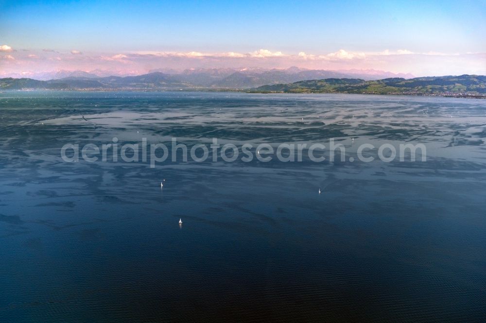 Aerial photograph Immenstaad am Bodensee - Riparian areas on the lake area of a??a??Lake Constance with a view of Switzerland in Immenstaad am Bodensee on Lake Constance in the state Baden-Wuerttemberg, Germany