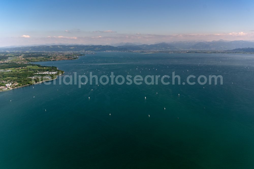 Langenargen from the bird's eye view: Shore areas on the lake area of a??a??Lake Constance with a view of the Austrian mountains near Langenargen in the state of Baden-Wuerttemberg, Germany