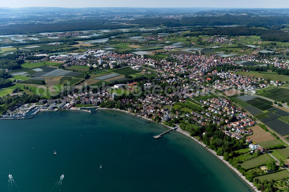 Kressbronn am Bodensee from the bird's eye view: Riparian areas on the lake area of Lake Constance in Kressbronn am Bodensee at Bodensee in the state Baden-Wuerttemberg, Germany