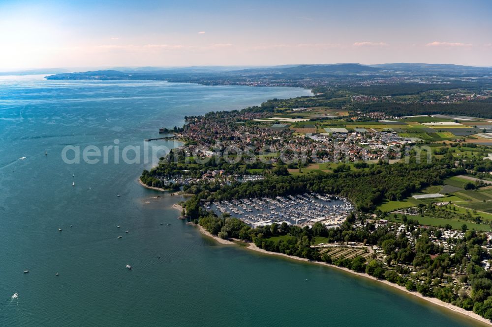 Aerial image Langenargen - Riparian areas on the lake area of Lake Constance in Langenargen at Bodensee in the state Baden-Wuerttemberg, Germany