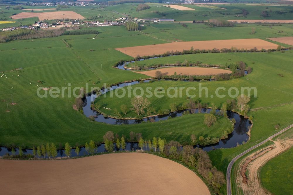 Aerial image Tétaigne - Curved loop of the riparian zones on the course of the river La Chiers in Tetaigne in Grand Est, France