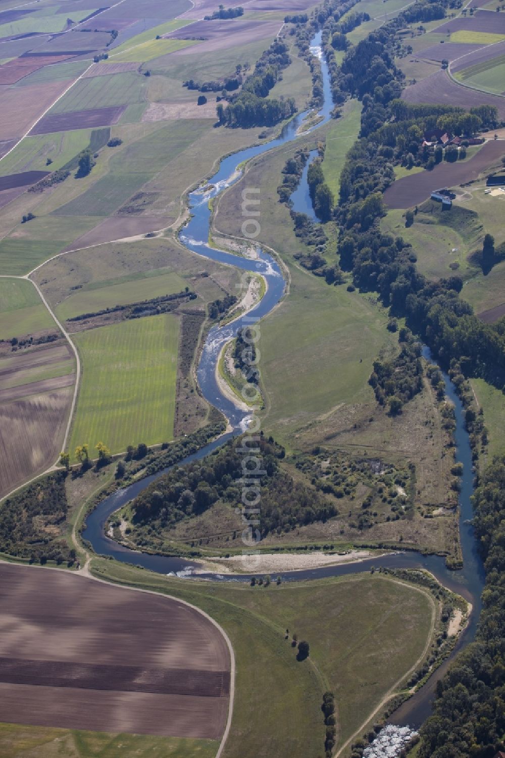 Aerial photograph Ertingen - Curved loop of the riparian zones on the course of the river Danube in Ertingen in the state Baden-Wurttemberg, Germany