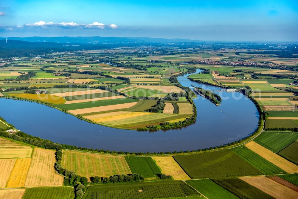 Aerial photograph Wörth an der Donau - Curved loop of the riparian zones on the course of the river Danube in Woerth an der Donau in the state Bavaria, Germany