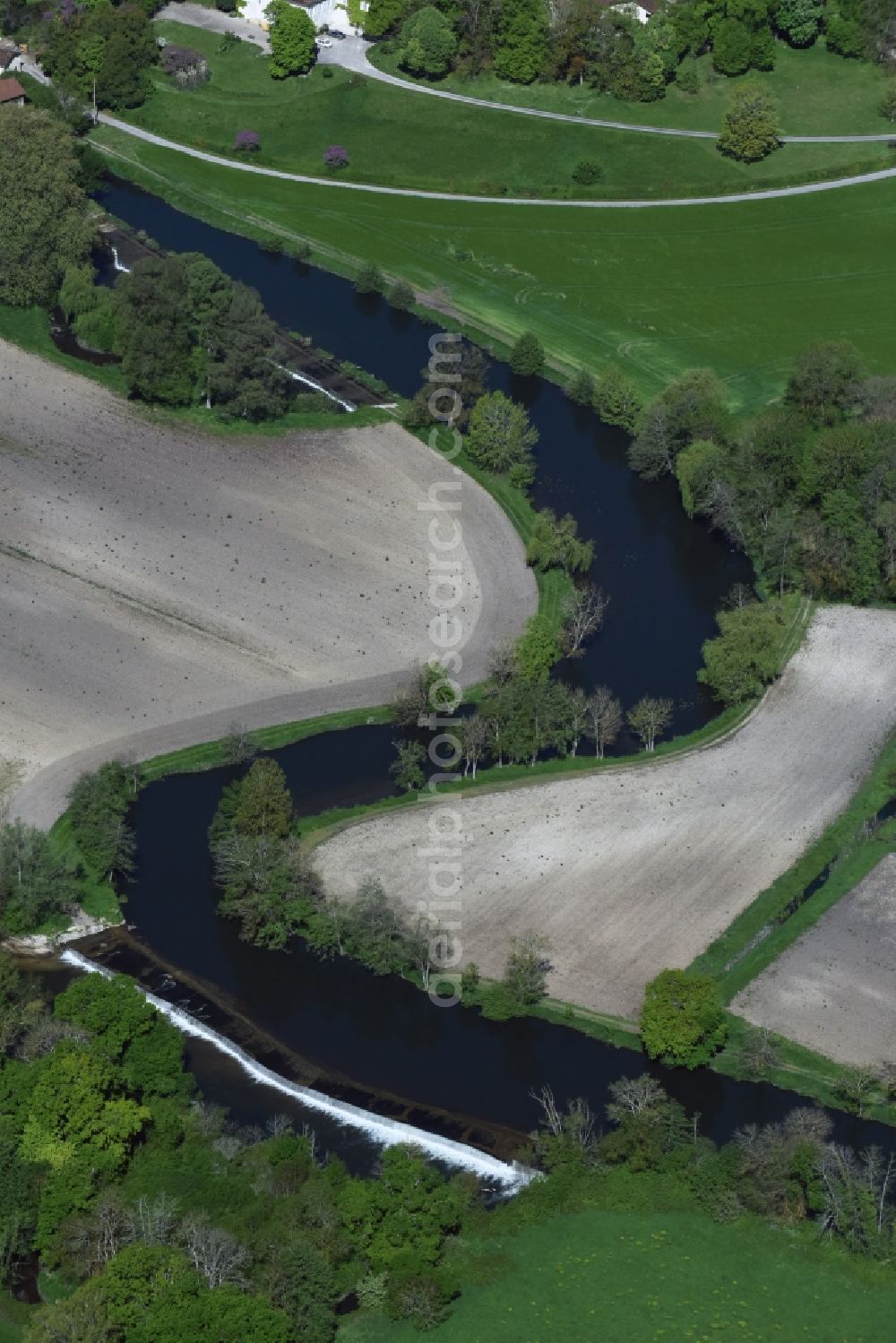 Aerial photograph Aubeterre-sur-Dronne - Curved loop of the riparian zones on the course of the river Dronne in Aubeterre-sur-Dronne in Aquitaine Limousin Poitou-Charentes, France