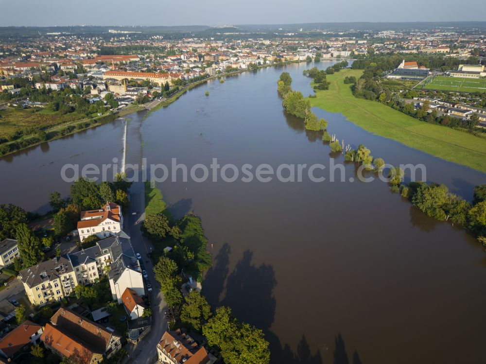 Dresden from the bird's eye view: Shore areas with flooded by flood level riverbed of the River Elbe on street Kaditzer Strasse in the district Uebigau in Dresden in the state Saxony, Germany