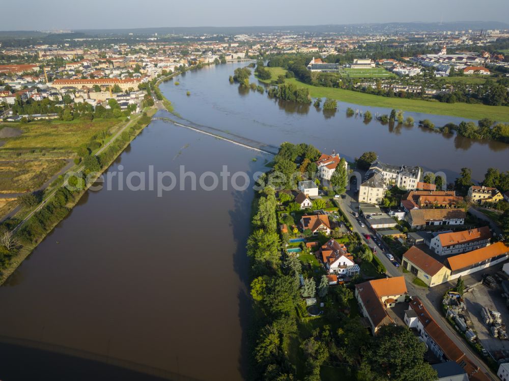 Aerial image Dresden - Shore areas with flooded by flood level riverbed of the River Elbe on street Kaditzer Strasse in the district Uebigau in Dresden in the state Saxony, Germany