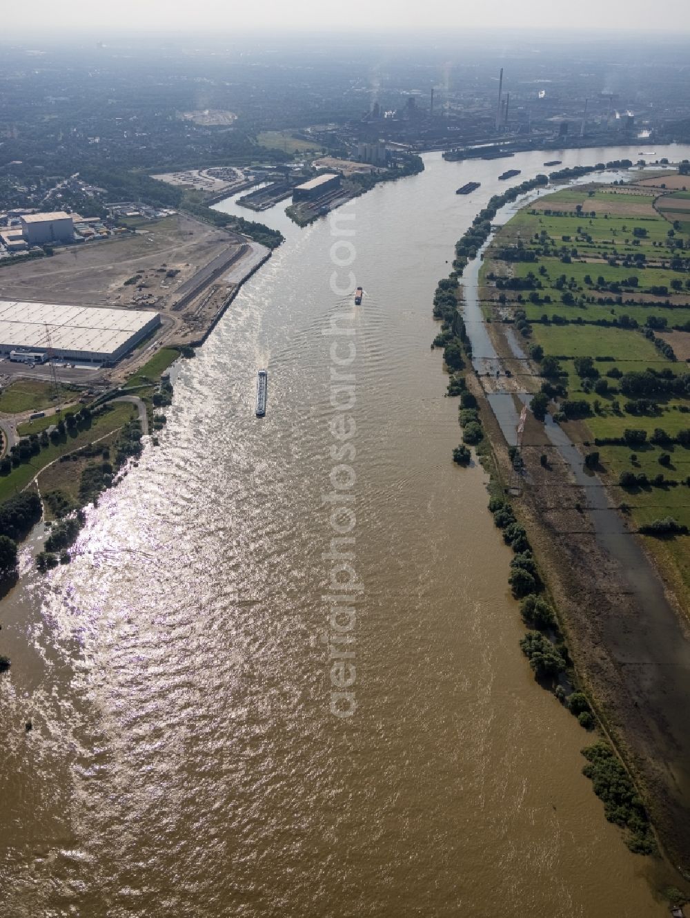 Duisburg from the bird's eye view: Shore areas with flooded by flood level riverbed of Rhein on logport VI in Duisburg at Ruhrgebiet in the state North Rhine-Westphalia, Germany