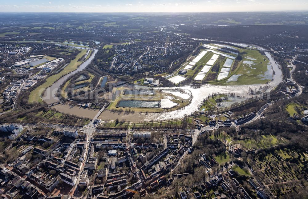 Aerial image Essen - Shore areas with flooded by flood level riverbed the Ruhr in the district Ueberruhr - Hinsel in Essen at Ruhrgebiet in the state North Rhine-Westphalia, Germany