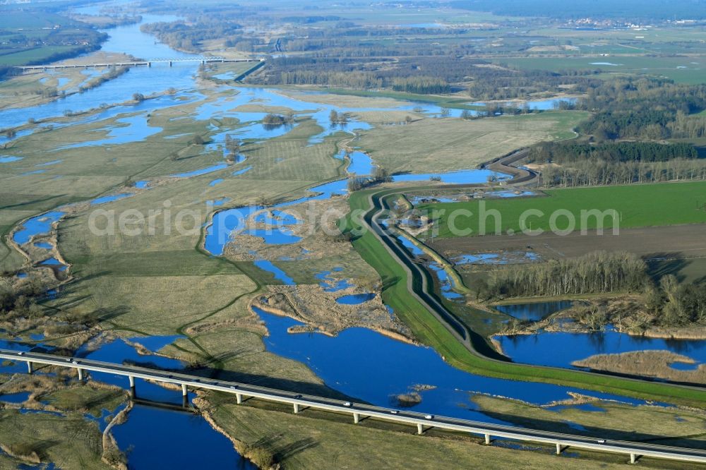 Tangermünde from the bird's eye view: Shore areas with flooded by flood level riverbed on bridge of B188 in Tangermuende in the state Saxony-Anhalt, Germany