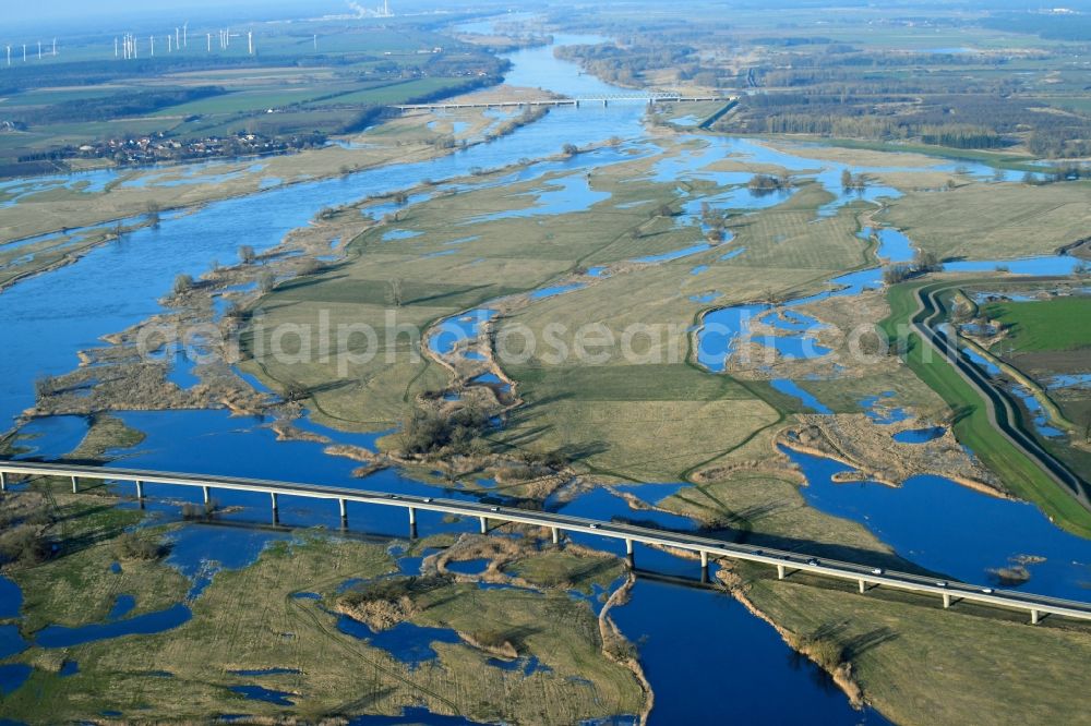 Aerial image Tangermünde - Shore areas with flooded by flood level riverbed on bridge of B188 in Tangermuende in the state Saxony-Anhalt, Germany