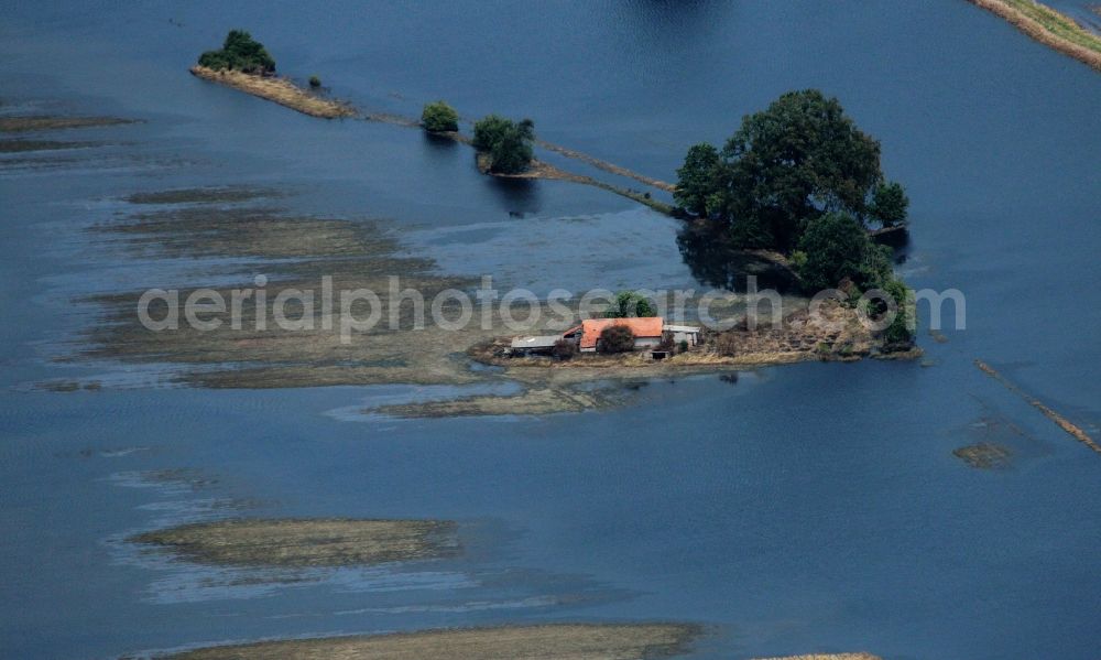 Hansestadt Havelberg from the bird's eye view: Shore areas with flooded by flood level riverbed der Havel in Hansestadt Havelberg in the state Saxony-Anhalt