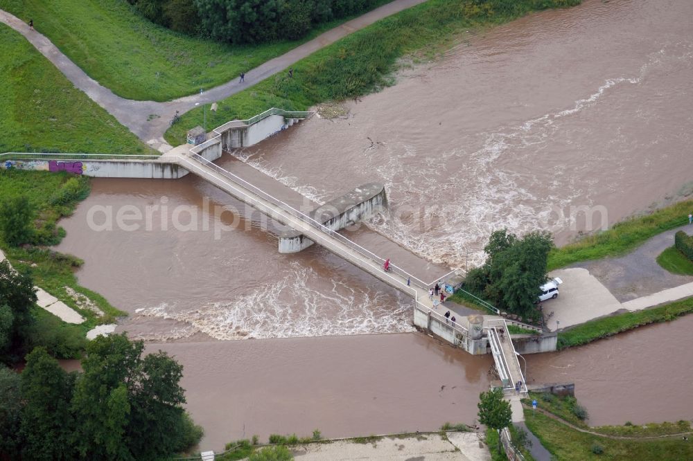 Aerial photograph Göttingen - Shore areas with flooded by flood level riverbed Leine in Goettingen in the state Lower Saxony, Germany